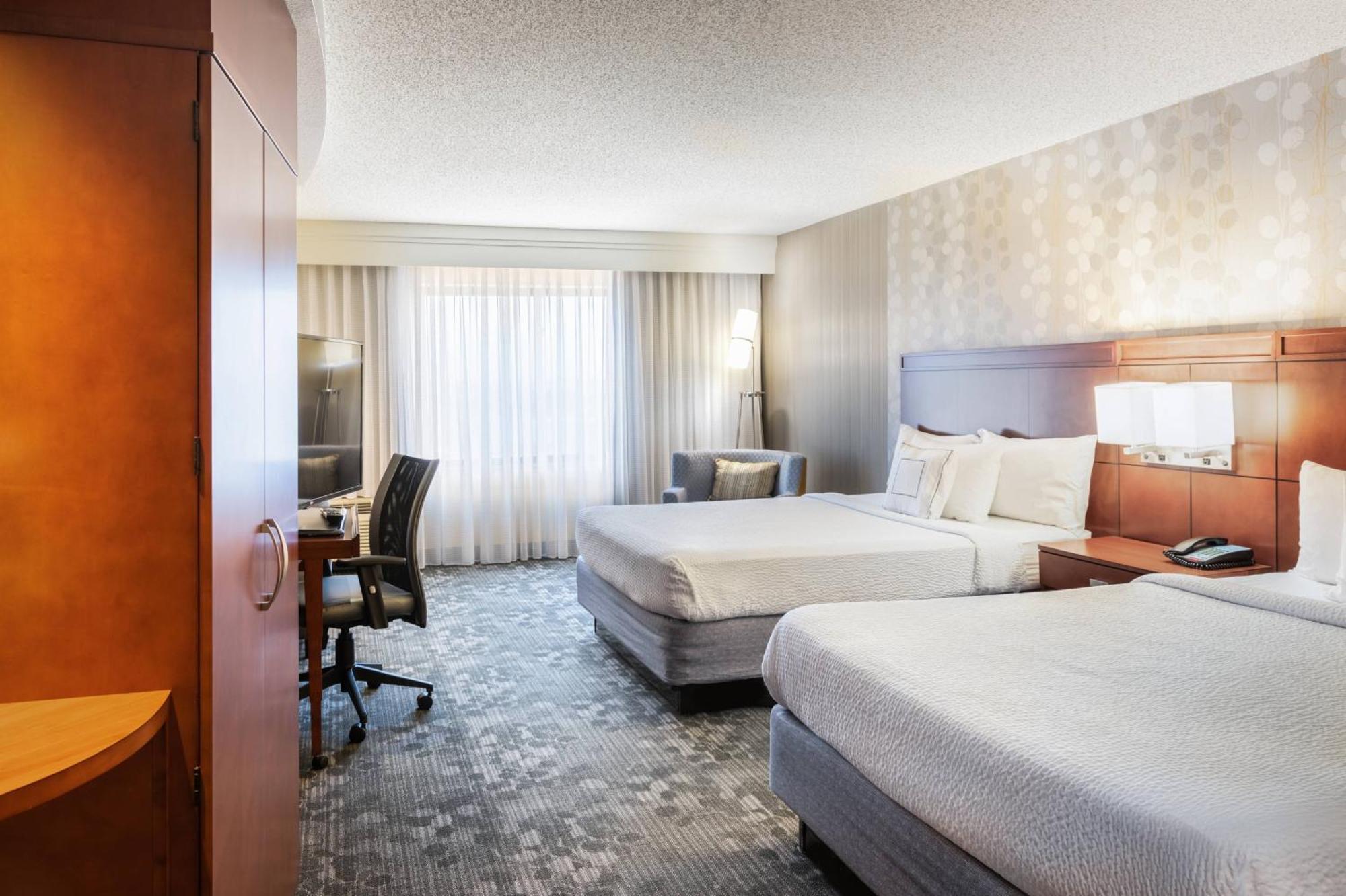 Courtyard By Marriott Hotel Denton