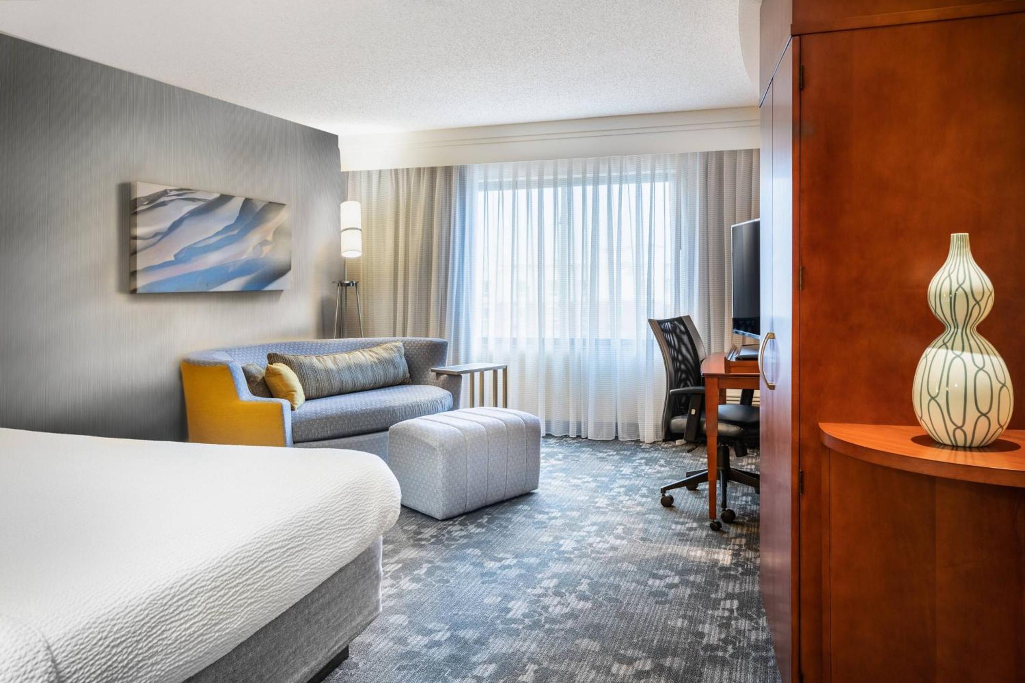 Courtyard By Marriott 3*